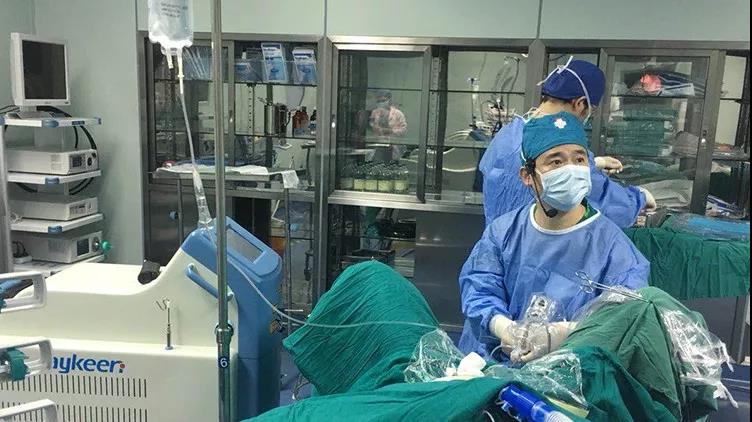 输尿管硬镜瑞柯恩钬激光+封堵器碎石术（封堵器使用技术）郎根强教授 上海411医院,瑞柯恩